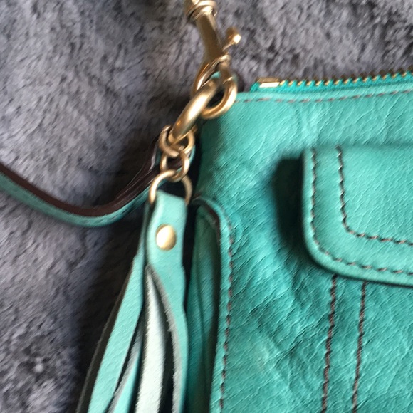 NEW never been used LIZ CLAIBORNE LEATHER Clutch/wristlet. - Picture 6 of 10